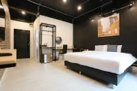 Manonnee Hotels near Wat Rong Khun - White Temple