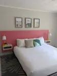 Queen's Court Inn - parking