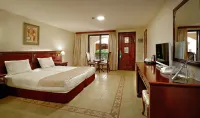 Ocean Bay Hotel & Resort فنادق في Bakau