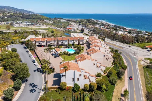Malibu 2-bedroom designer furnished condo with AC. Central to everything!