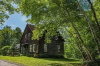 Charming 2-bedroom farmhouse in beautiful Moretown with AMAZING views!