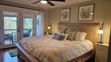 Breathtaking Salt Marsh Views & Sunsets & Kayaking with Dolphins