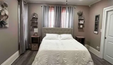 Spacious Comfort in the Heart of Oswego! Отели рядом с достопримечательностью «Safe Haven Museum»