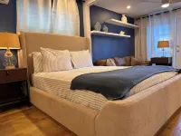 SIESTA KEY, BLUE ROMANTIC DREAM! 100 FEET TO THE  BEACH! Hotels near Lawrence Chip Beach