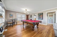 Cottage 300 yards to Oaklawn Casino!