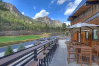 Heated Pool and Spectacular Mountain Views - Inviting Lodge Retreat