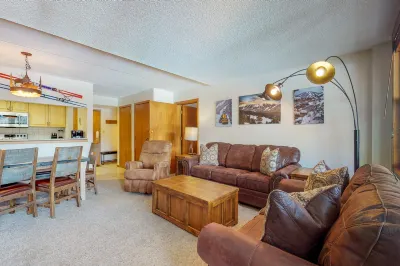 Center Village Studio w/ Sun Room, Kitchen, & Shared Hot Tub - Walk to Lift Hôtels à : Copper Mountain