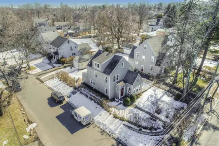 Charming Colonial Home with Outdoor Space - Inviting Getaway Отели рядом с достопримечательностью «The Stamford Cone»