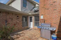 Luxurious Pool and Cinema Room Retreat - Stunning Poolside Escape