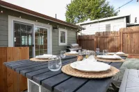 Mountain Views and Enclosed Backyard - Cozy Coastal Escape Hotels in Moss Beach
