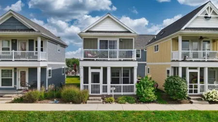 Stunning River Views and Cozy Comfort - Inviting Riverside Haven