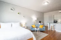 Chic Retreat - WiFi, Air Conditioning, Near Airport Hotels in Peoria