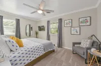 Spacious Backyard Oasis with Heated Plunge Pool - Charming Retreat Hotels in Bryan