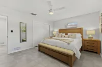 The Coastal Retreat: Modern 3BR Home with Beachy Charm Calvary Chapel Fellowship 주변 호텔