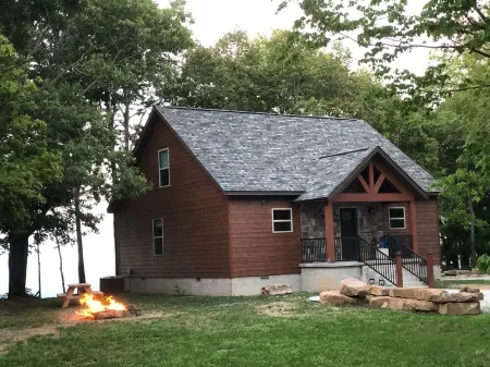 Spectacular View of Arkansas Grand Canyon, Sleeps 8 “No Pets Allowed “