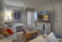 Stylish Townhome with Modern Kitchen and Views - Charming Retreat