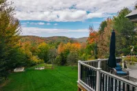 Private Hot Tub and Tesla Charging Station - Stunning Retreat