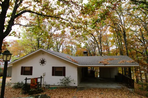 Serene Retreat - Spacious Living, Outdoor Deck, WiFi Hotels in Fairfield Bay