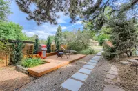 Stunning Mountain Views and Inviting Patio - Cozy Garden Retreat