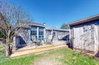 Cozy in-law suite near Edgartown & the beach with patio, outdoor shower, & AC
