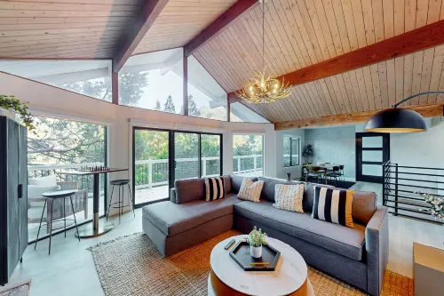 The Snow White Hotels in Lake Arrowhead