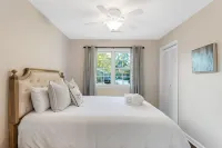 Modern Kitchen and Secluded Patio Escape - Charming Stylish Haven