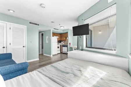 Breathtaking Ocean Views and Resort Fun - Inviting Beachfront Retreat