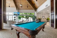 Panoramic Lake Views and Community Pools - Stunning Retreat Hotels in Osage Beach