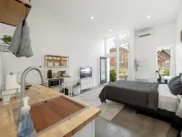 Charming Studio with Private Entrance and Fast Wi-Fi - Cozy Retreat Hotels in Delridge