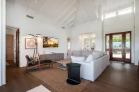 Exclusive Access to Award-Winning Club Amenities - Luxurious Oasis