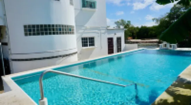See Belize Waterside Sea View 2-Bedroom Apartment w Balcony, Pool & Deck, 2nd FL