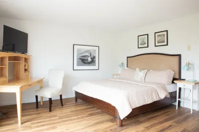 Tranquil Retreat - Beach Access, Elegant Decor, BBQ