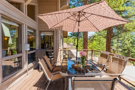 Stunning Lake Views and Al Fresco Dining - Elegant Mountain Retreat