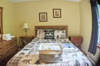 Game Room and Lake Access - Cozy Pocono Retreat