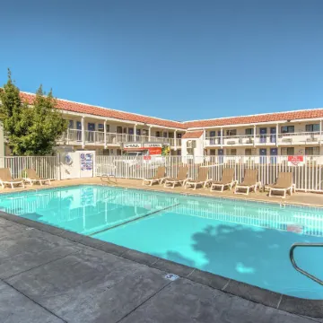 Motel 6 Redding, CA - South