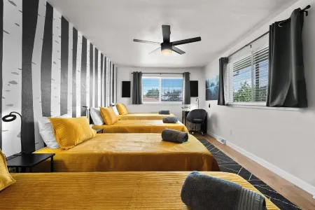 5 Bd & 3 Ba - Hot Tub, Game Room, Fire Pit, Fenced Yard - Denver & Boulder Отели рядом с достопримечательностью «Колледж Фронт Рейндж Коммьюнити»