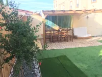 Villa con jardín, piscina y mar