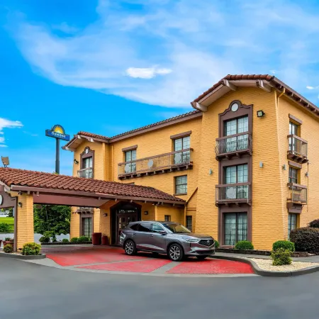 Days Inn by Wyndham Birmingham/West Отели рядом с достопримечательностью «Стадион «Легион-Филд»»