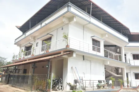 Hotel Airavata Отели в г. Мекери