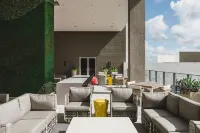 Tucker at Palmer Dadeland Miami