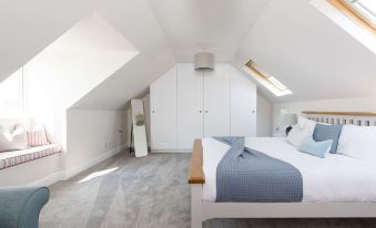 Beach House for 10 with Hot Tub & Garden