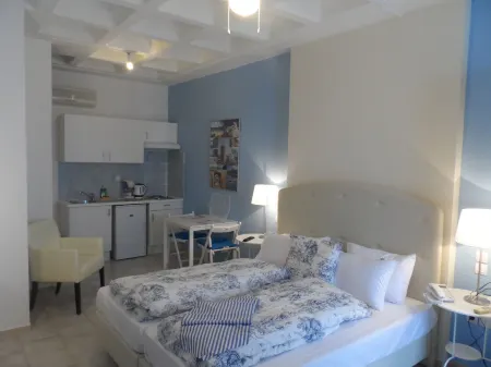 Seafront Studios and Apartments