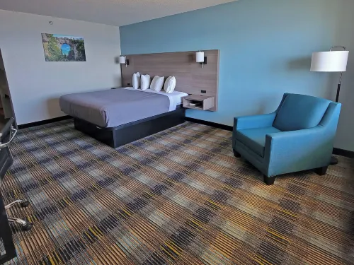Bavarian Haus Lakefront Inn Hotel di St. Ignace Township