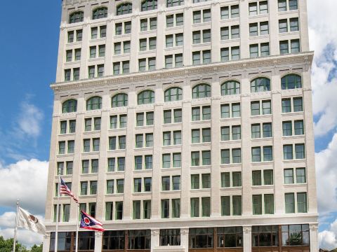DoubleTree by Hilton Youngstown Downtown