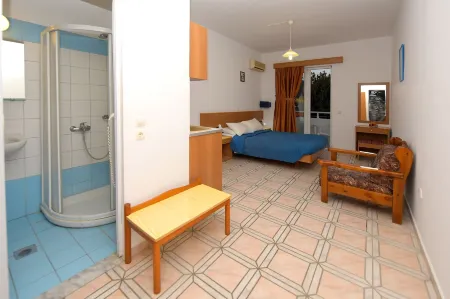 Anixis Hotel & Apartments Отели рядом с достопримечательностью «Kremasti Beach»