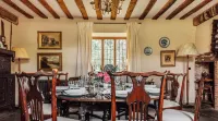 Lavish Tudor Hall & Gardens - Sleeps 14