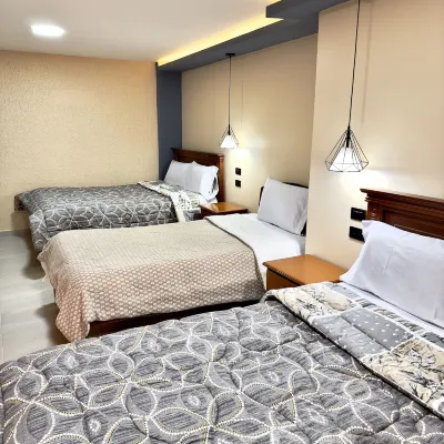 Hostal Niiza Hotel dekat Taman El Ejido (Parque El Ejido)