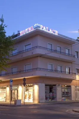 Palace Hotel Hotel in zona Raphael Beach