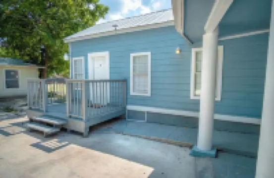 Remodeled Historic 1Br1BA House Near Downtown - Condos