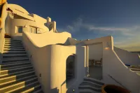 Ikastikies Suites Отели рядом с достопримечательностью «Тира»